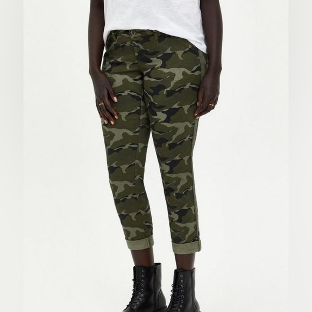 Torrid twill aviator Camouflage Cargo cropped ankle Pants 12